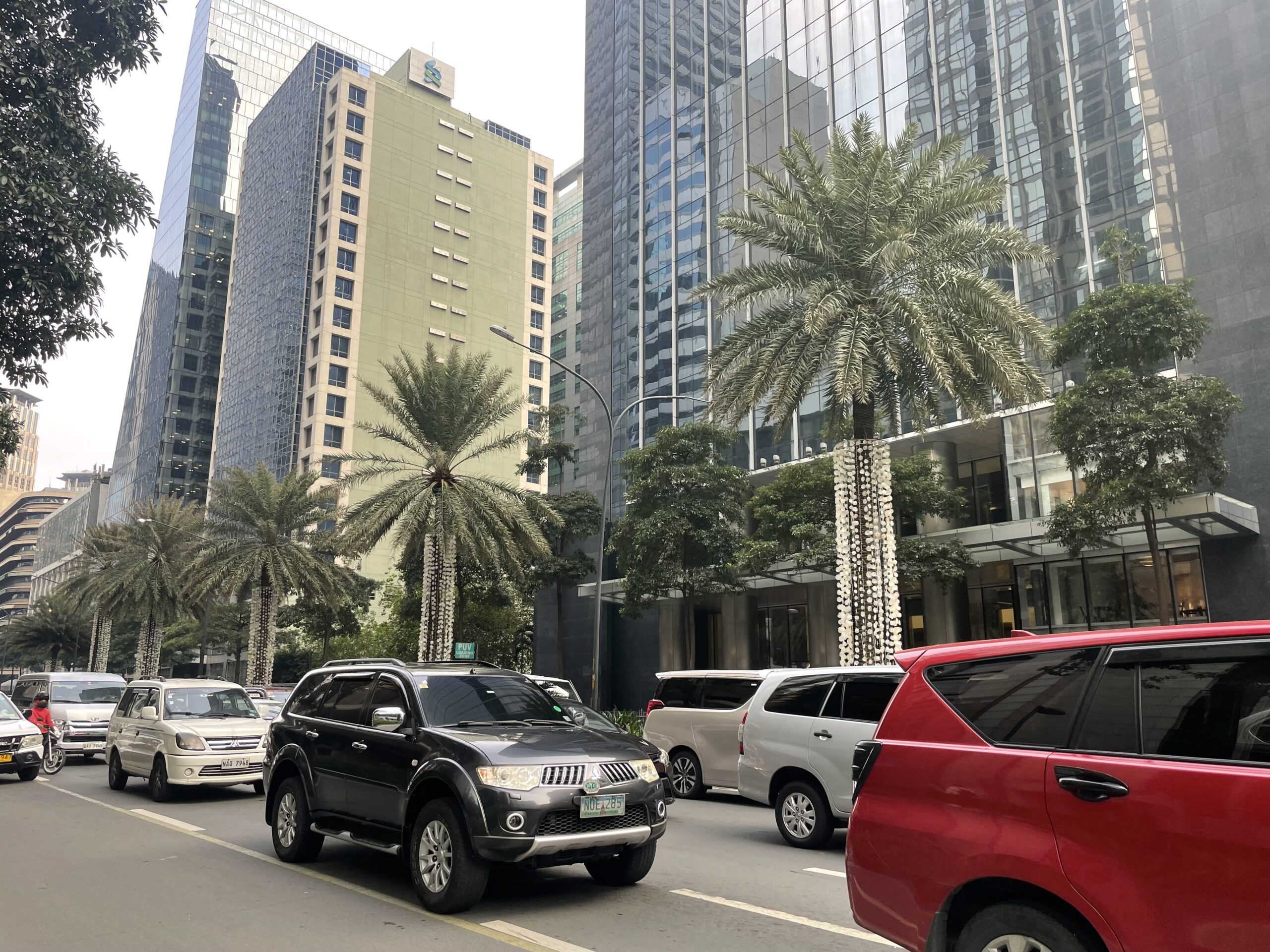 フィリピンで安全な移動手段は？タクシー、配車アプリ、運転手付きレンタカー比較 | NIPPI - フィリピンレンタカー